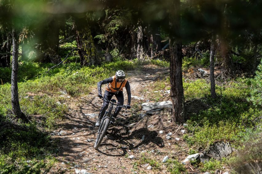 Experience Pila Bikeland - riding alpino