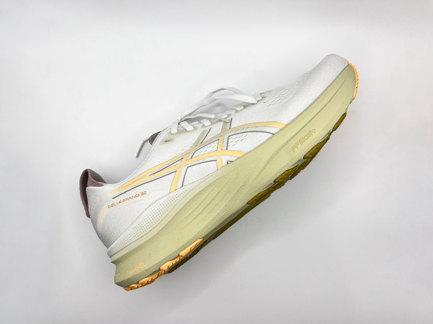 GEL-KAYANO 32 di ASICS