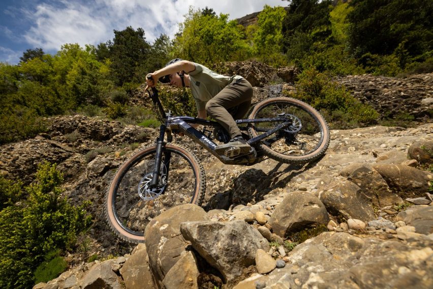 trek fuel gen 7_action