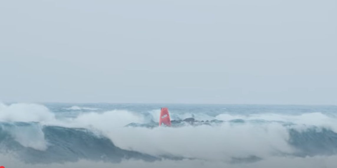 Adam Warchol tra le onde di Gran Canaria