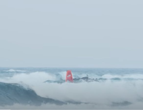 Adam Warchol tra le onde di Gran Canaria
