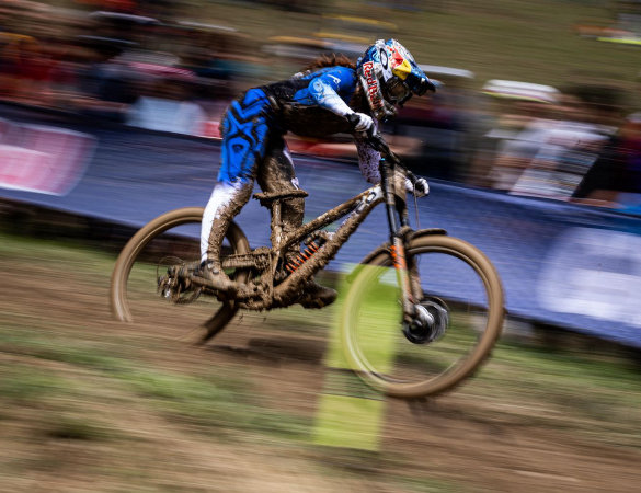 Coppa del Mondo DH Les Gets: Hemstreet e Dunne domano il fango