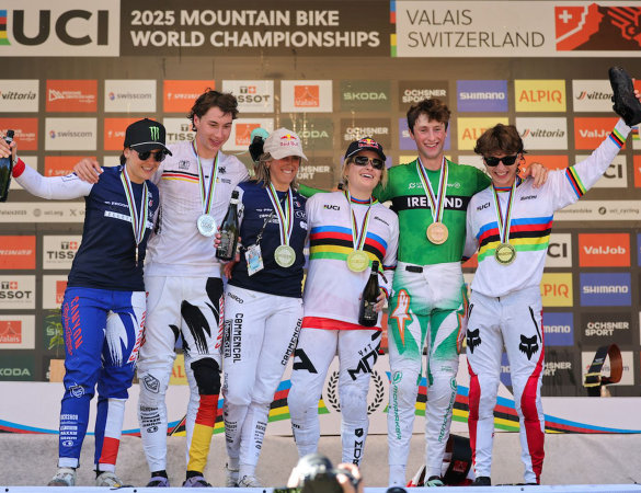 Höll e Goldstone incoronati ai Mondiali DH 2025 di Champéry
