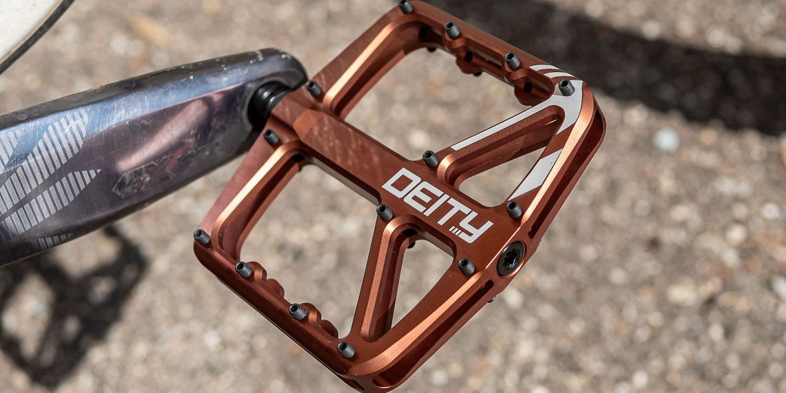 Deity Supervillain, pedali flat per chi ama sentirsi incollato alla bici