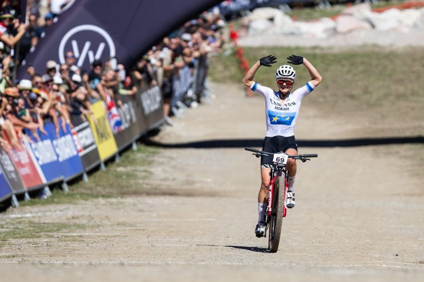 coppa del mondo xco les gets 2025 - jenny rissveds arrivo