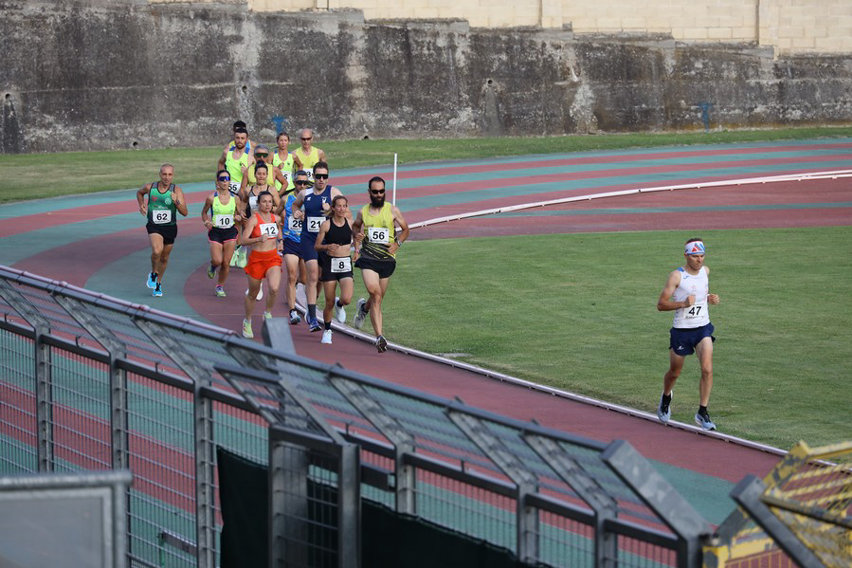 Correre forte. Correre per molti chilometri. Questi i sogni del podista medio. E se dicessimo invece "Correre bene per poter correre per molti anni?"