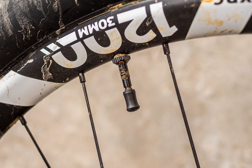 schwalbe clik valve - test valvola pneumatici - 04