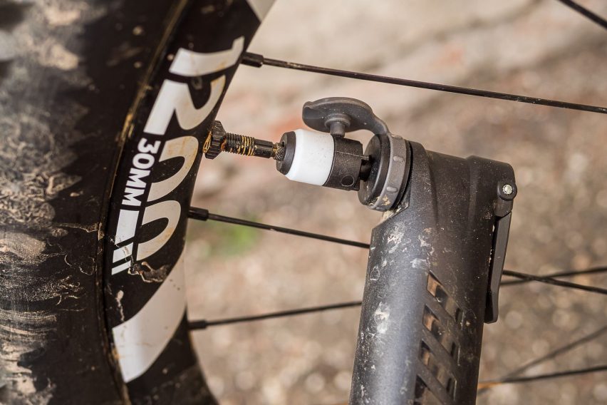 schwalbe clik valve - test valvola pneumatici - 01