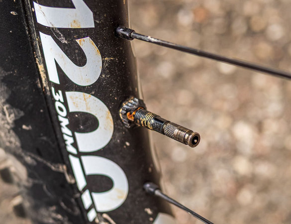 schwalbe clik valve - test valvola pneumatici - cover