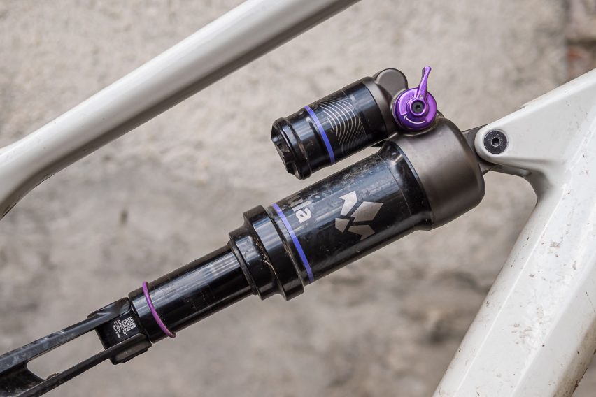 formula nebbia ammortizzatore ad aria in test - lato dx