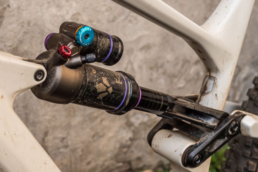 formula nebbia ammortizzatore ad aria in test - lato sx 3/4