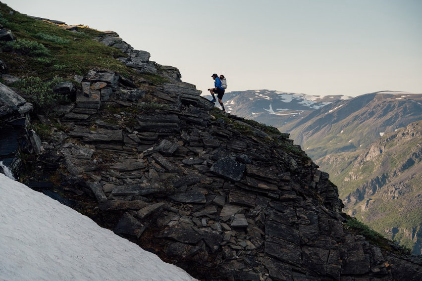 Suunto Vertical 2 è disponibile in sei varianti: quattro in acciaio inossidabile e due in titanio, con prezzi rispettivamente di €599 e €699.