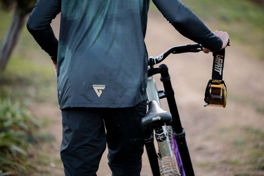 Leatt Ride Kit MTB Gravity 1.0 - Szymon Godziek - lifestyle 02