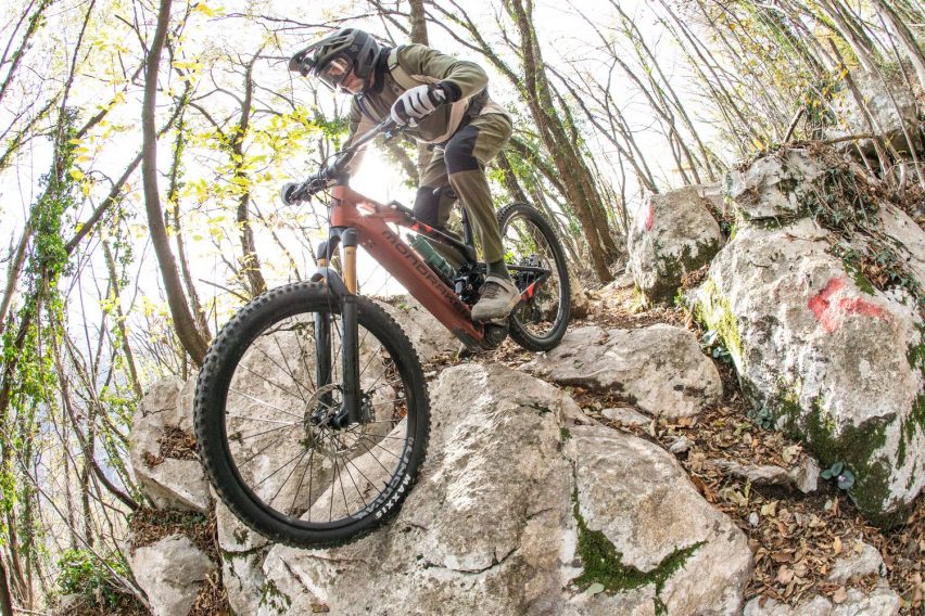 MTB o eMTB guida pratica alla scelta - discesa eMTB 01