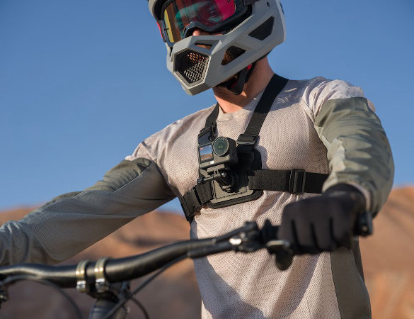 DJI Osmo Action 6 - action cam apertura variabile e sensore 1" - cover