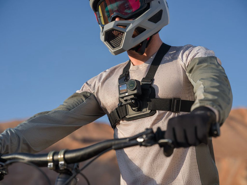 DJI Osmo Action 6 - action cam apertura variabile e sensore 1" - cover