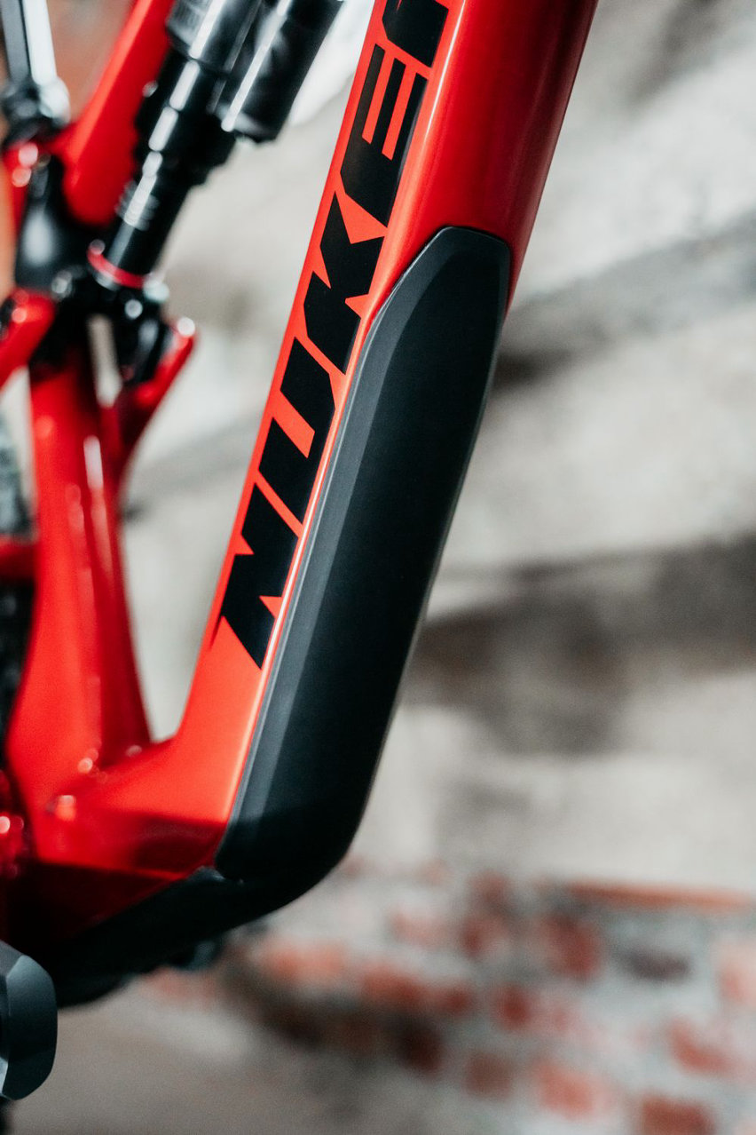 Nukeproof Reactor V2 - trail bike hooligan - Carbon Pro protezione down tube