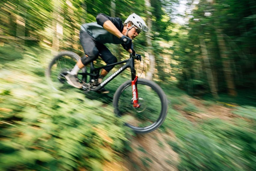 MTB o eMTB guida pratica alla scelta - discesa MTB 01