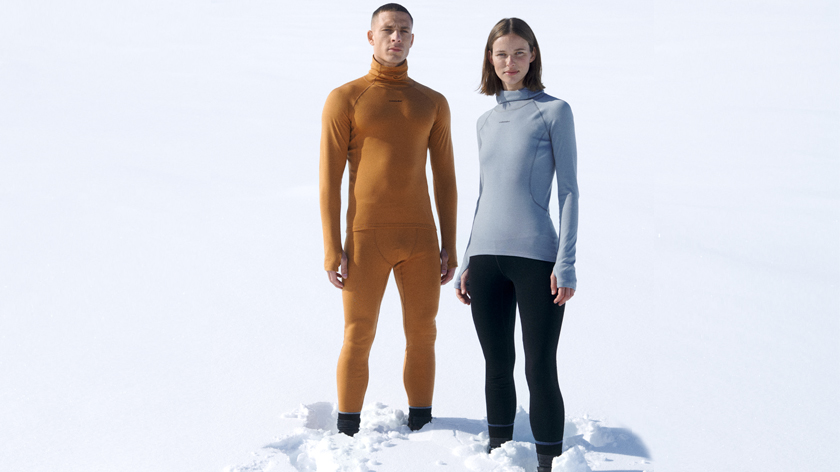 CAMPAIGN-Women-300-MerinoFineTM-Polar-LS-Roll-Neck