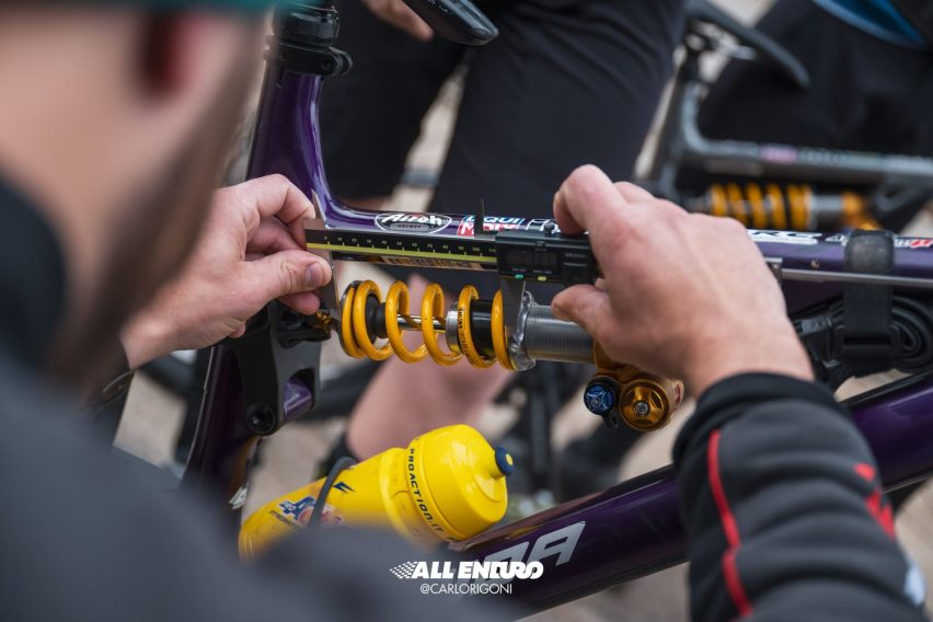 come calcolare la durezza della molla dell'ammortizzatore - guida pratica - Sag