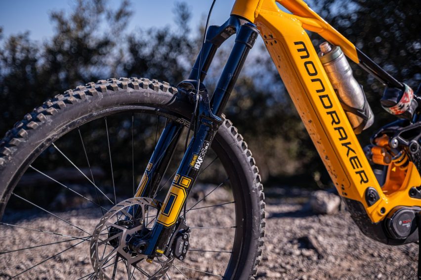 mondraker level xr - test emtb - forcella ohlins rxf 38 m.3