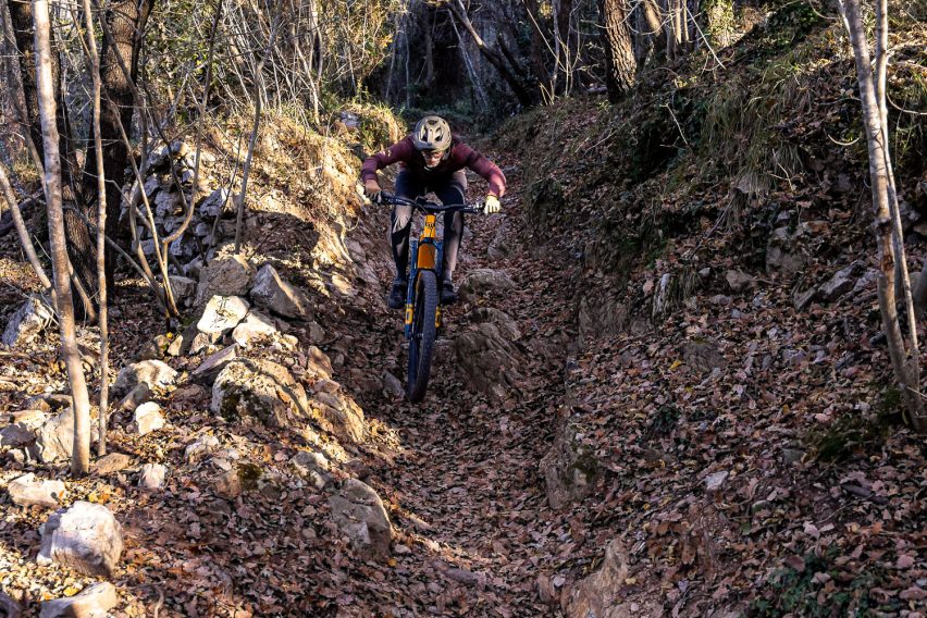 mondraker level xr - test emtb - discesa 03