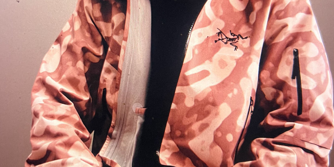 Atomic x Arc’teryx: la Grottoflage Collection 2025 amplia la collaborazione più iconica del freeride