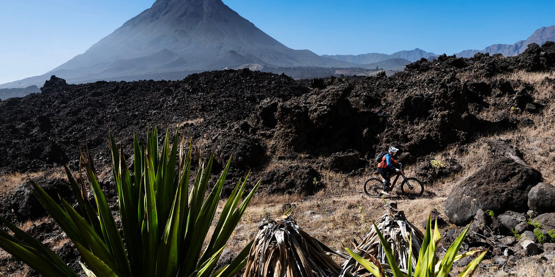 Richard Gasperotti: l’impresa epica sul vulcano Pico do Fogo in e-bike