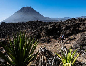 richard gasperotti - pico do fogo - vulcano in e-bike - cover