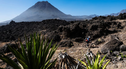 richard gasperotti - pico do fogo - vulcano in e-bike - cover