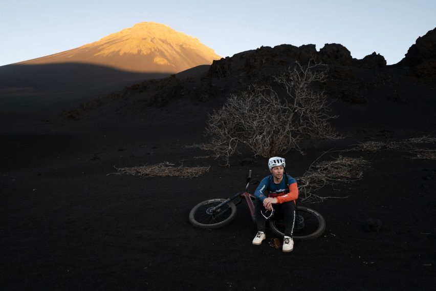richard gasperotti - pico do fogo - vulcano in e-bike - gaspi