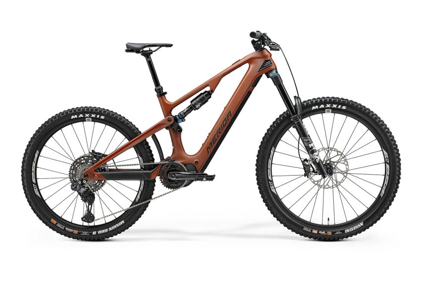geometria eMTB vs MTB - merida eone-sixty 8000