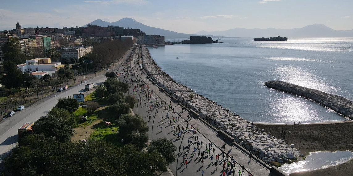 Napoli City Half Marathon, la mezza più veloce d’Italia apre ufficialmente ai fast walker