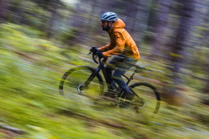 gravel per mountain biker - action Mondraker Arid AL 01