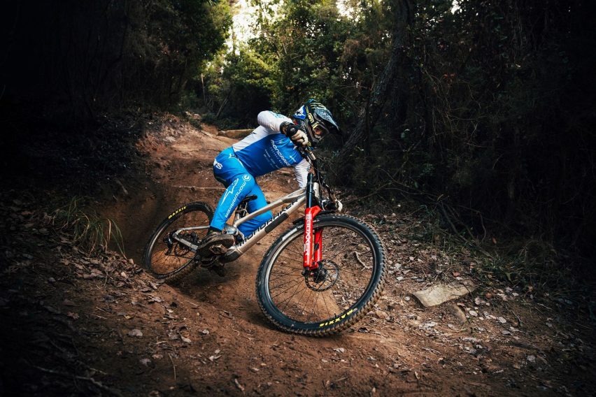 mondraker summum 2027 - action