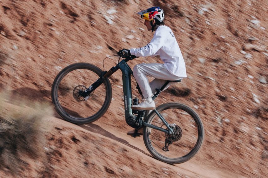 specialized turbo levo r - action