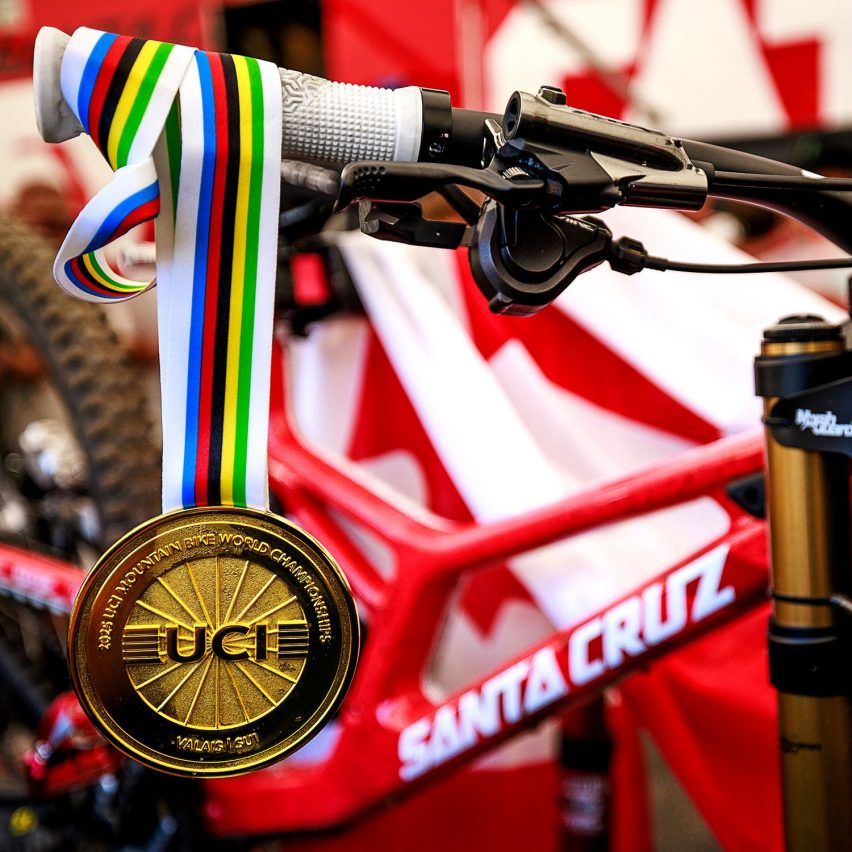 oneup goldstone grips - lifestyle 01