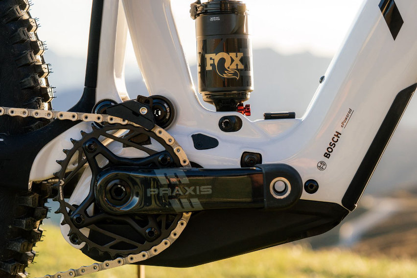 Pivot Shuttle LT 2026 - flip chip 02