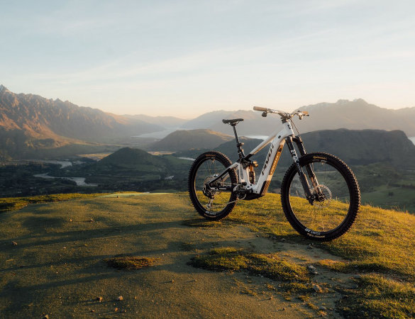 Pivot Shuttle LT 2026: la nuova eMTB Enduro long travel super regolabile