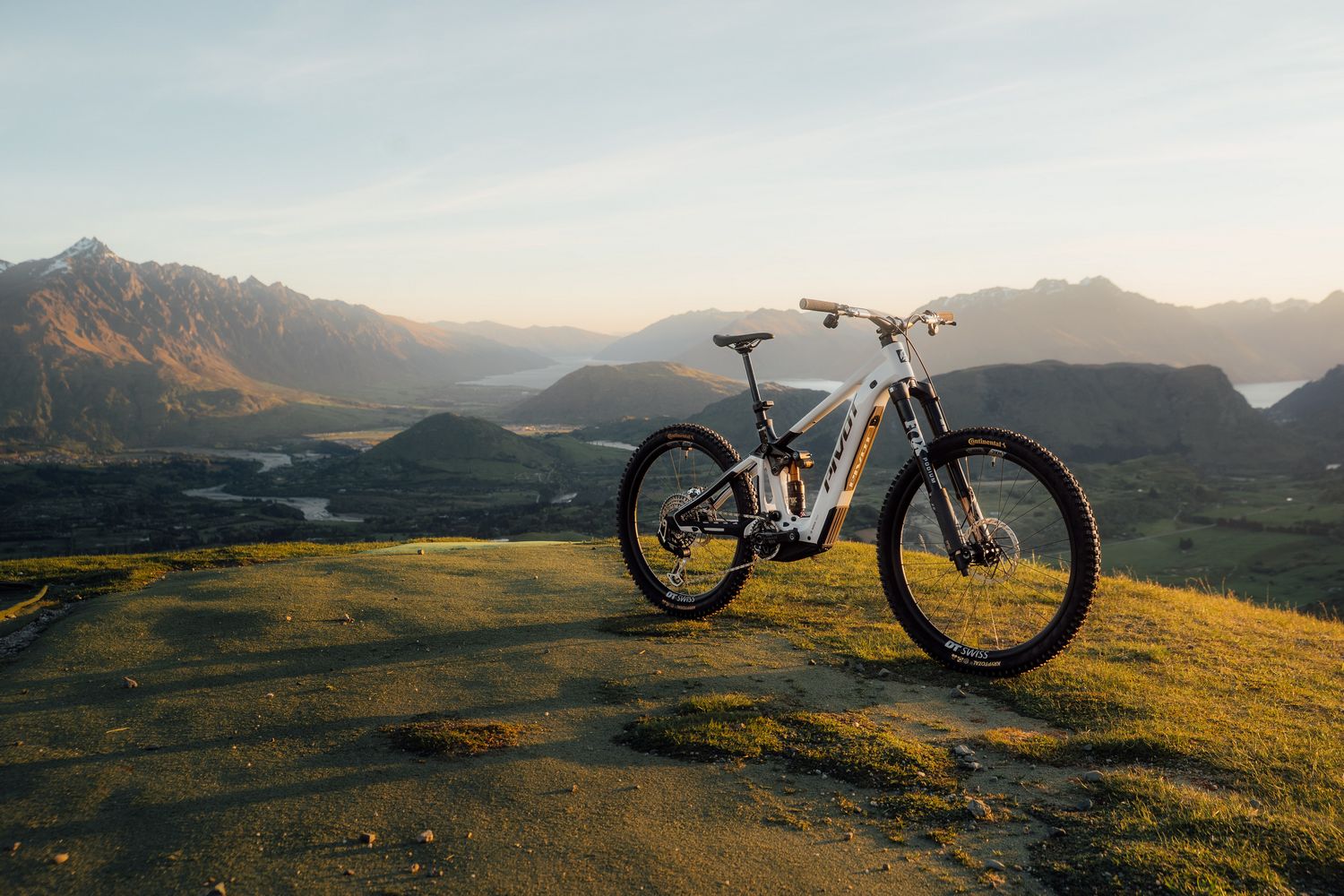 Pivot Shuttle LT 2026 - cover