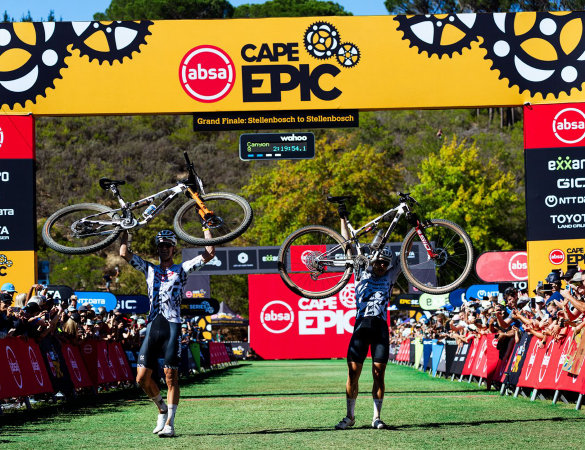 Cape Epic 2026: tre vittorie di tappa per Schwarzbauer & Gaze sulla nuova Canyon Lux World Cup