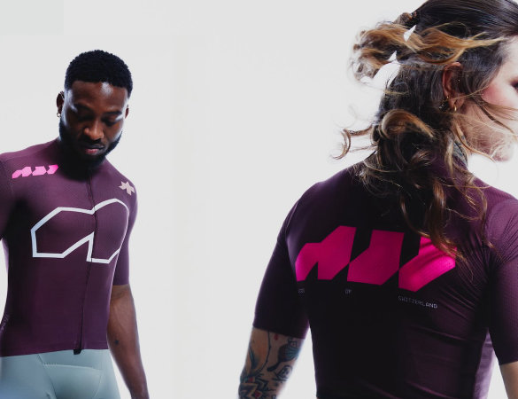 ASSOS celebra 50 anni con la maglia “We Are The A”