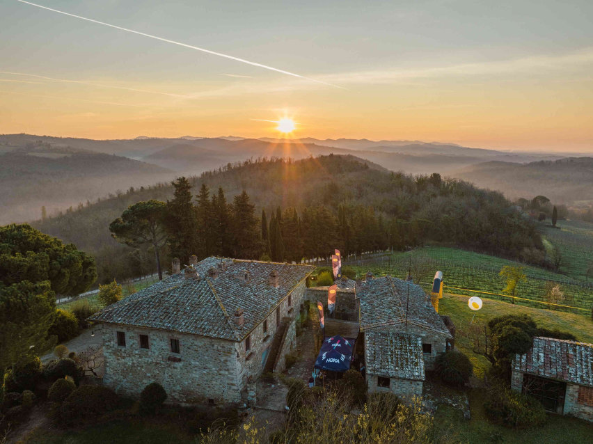 Chianti Ultra Trail by UTMB conferma il tutto esaurito con 5200 runner da 84 Paesi. Il trail running internazionale torna nel cuore della Toscana. Da oggi sino a domenica 22 marzo il Chianti Ultra Trail by UTMB® riporterà migliaia di runner sulle colline del Chianti Storico, con partenza e arrivo