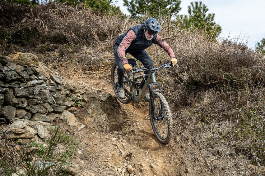 Trek Fuel+ EX 9.7 eMTB con TQ-HPR-60 review - action 03