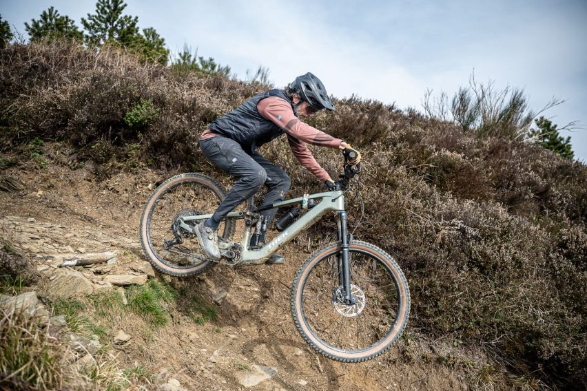 Trek Fuel+ EX 9.7 eMTB con TQ-HPR-60 review - action 04