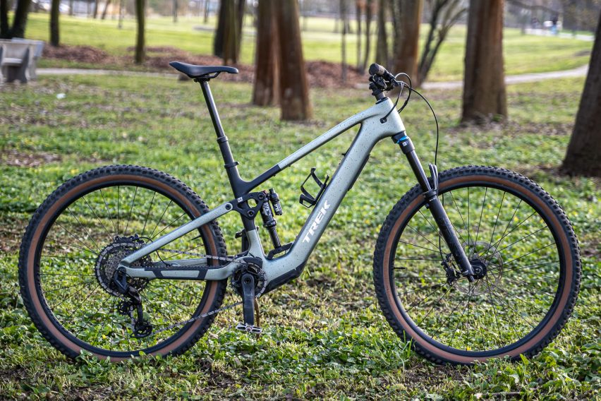 Trek Fuel+ EX 9.7 eMTB con TQ-HPR-60 review - bici lato dx