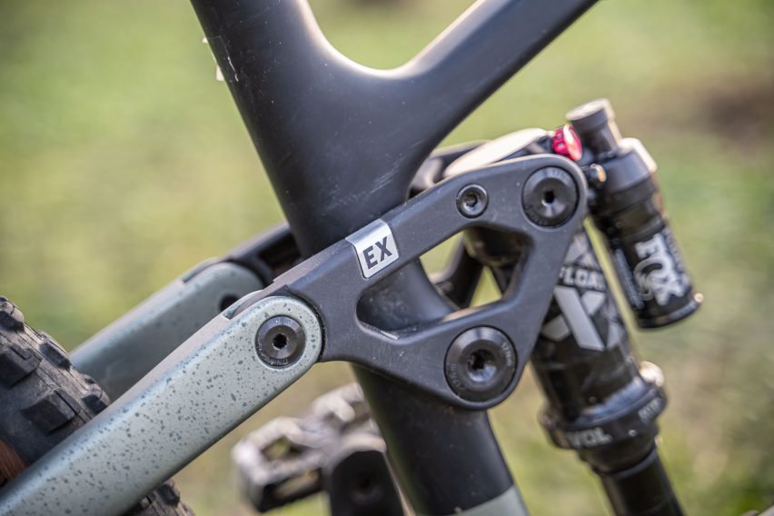 Trek Fuel+ EX 9.7 eMTB con TQ-HPR-60 review - rocker link