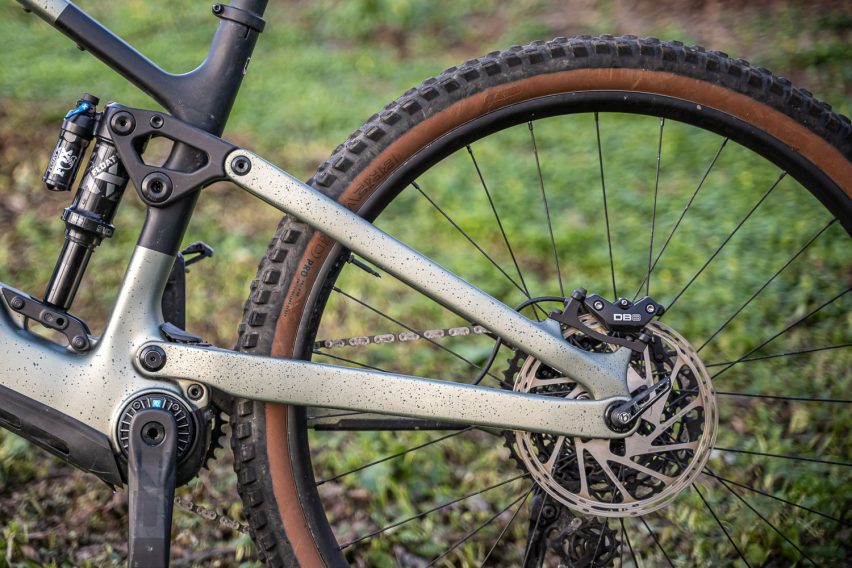 Trek Fuel+ EX 9.7 eMTB con TQ-HPR-60 review - carro lato sx