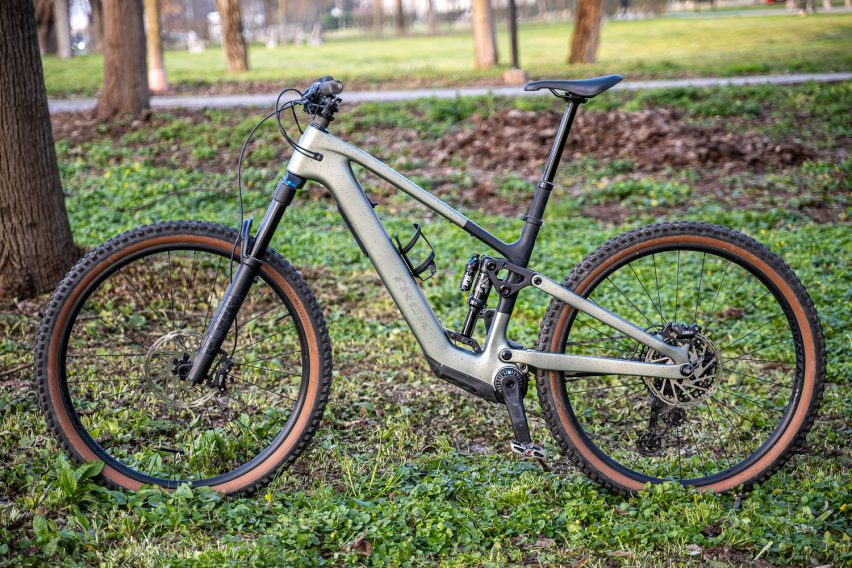 Trek Fuel+ EX 9.7 eMTB con TQ-HPR-60 review - bici lato sx