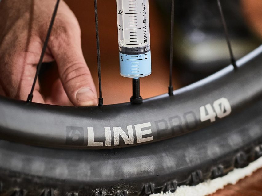tubeless pro e contro - liquido sigillante